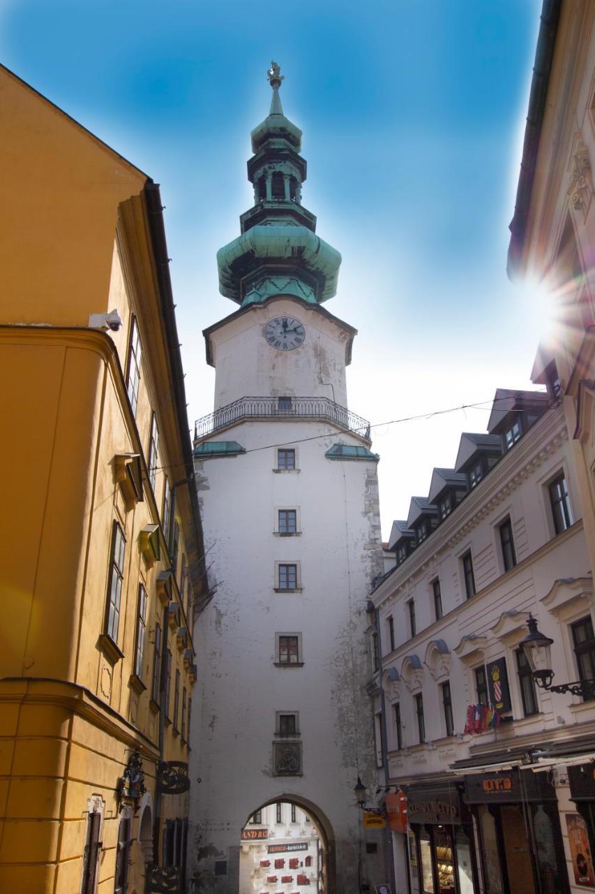 Safestay Bratislava Presidential Palace Екстериор снимка
